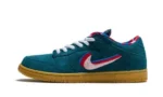 SB Dunk Low Parra Friends and Family